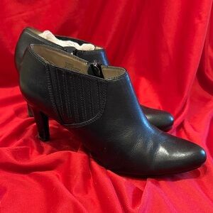 Ellen Tracy Elegant Black Leather Heeled Boots